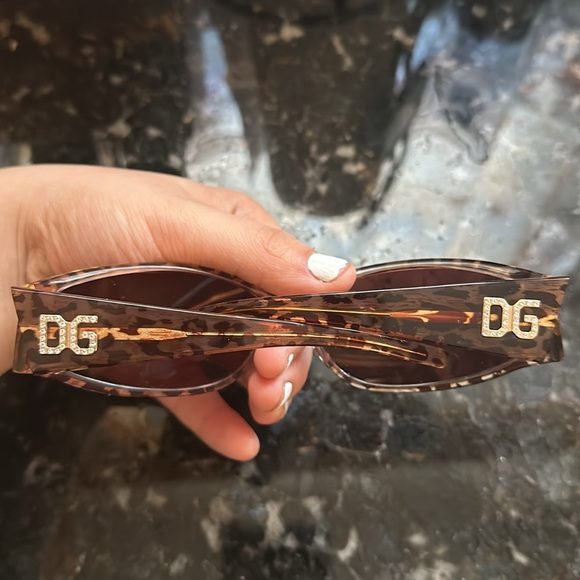 Dolce and Gabbana cheetah sunglasses diamond engraved DG comes with case - Picture 2 of 8